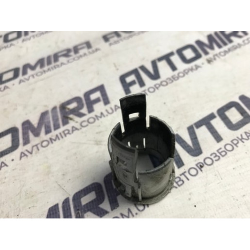Кронштейн заднего датчика парковки Ford Focus 2 2008-2010 8M5T15K870AAW